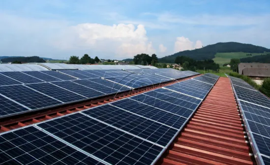 Шатырдағы күн қондырғылары: өнеркәсіптік және коммерциялық PV жобаларына арналған премиум шешімдер